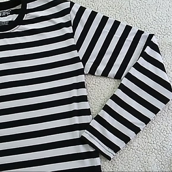 Hot Topic Basic Goth Long Sleeved Tee Black White Striped Women's EUC - Picture 4 of 6